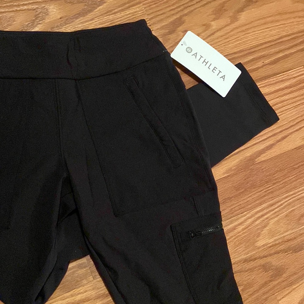 ATHLETA | brand new headlands hybrid cargo leggings | black